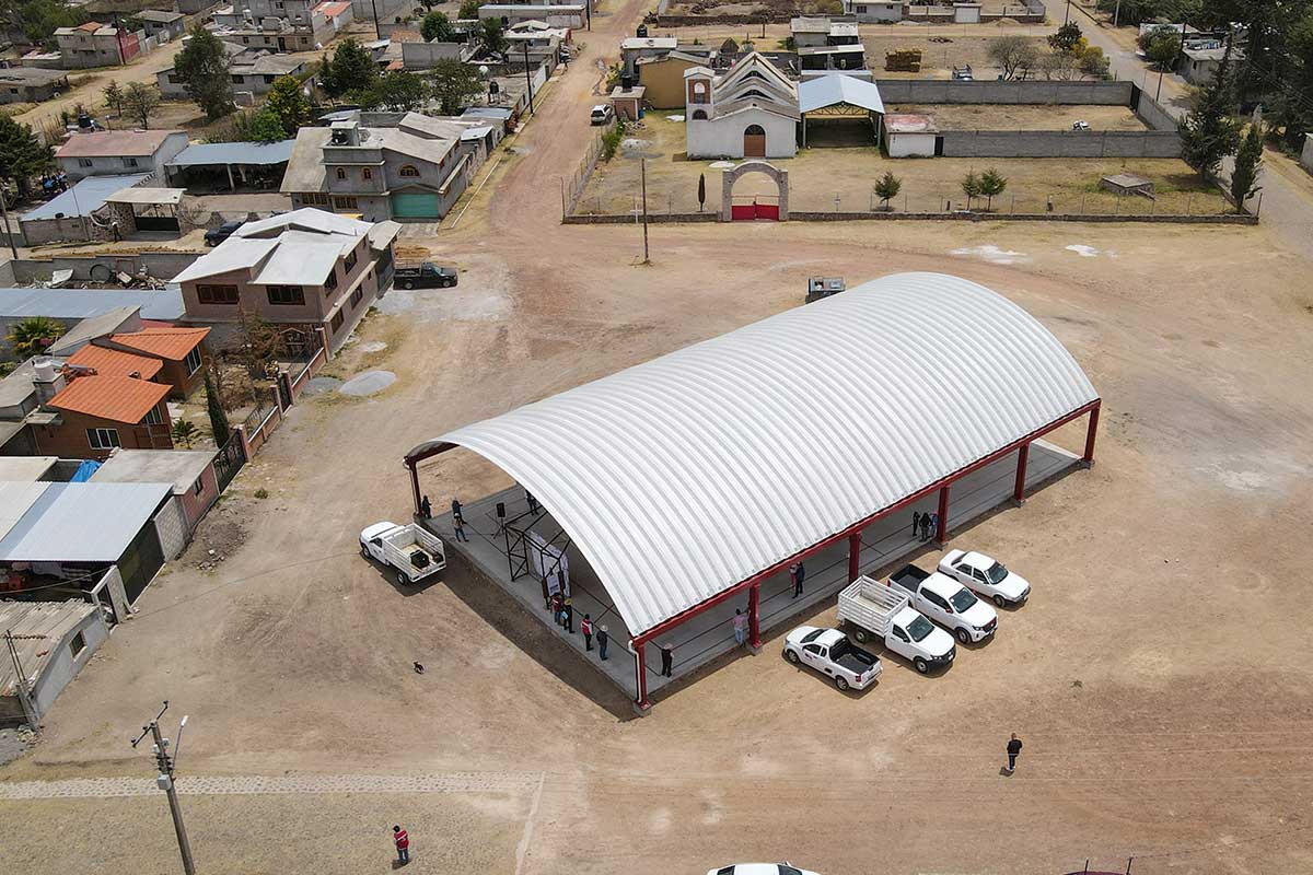 René Mejía entrega obras en San José Itho y La Manzana, en Amealco