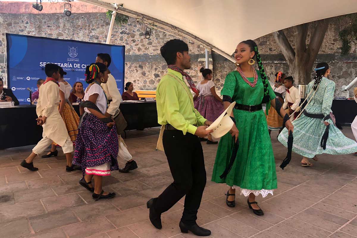 Mi tierra queretana, la coreografía monumental que exalta el huapango de Querétaro