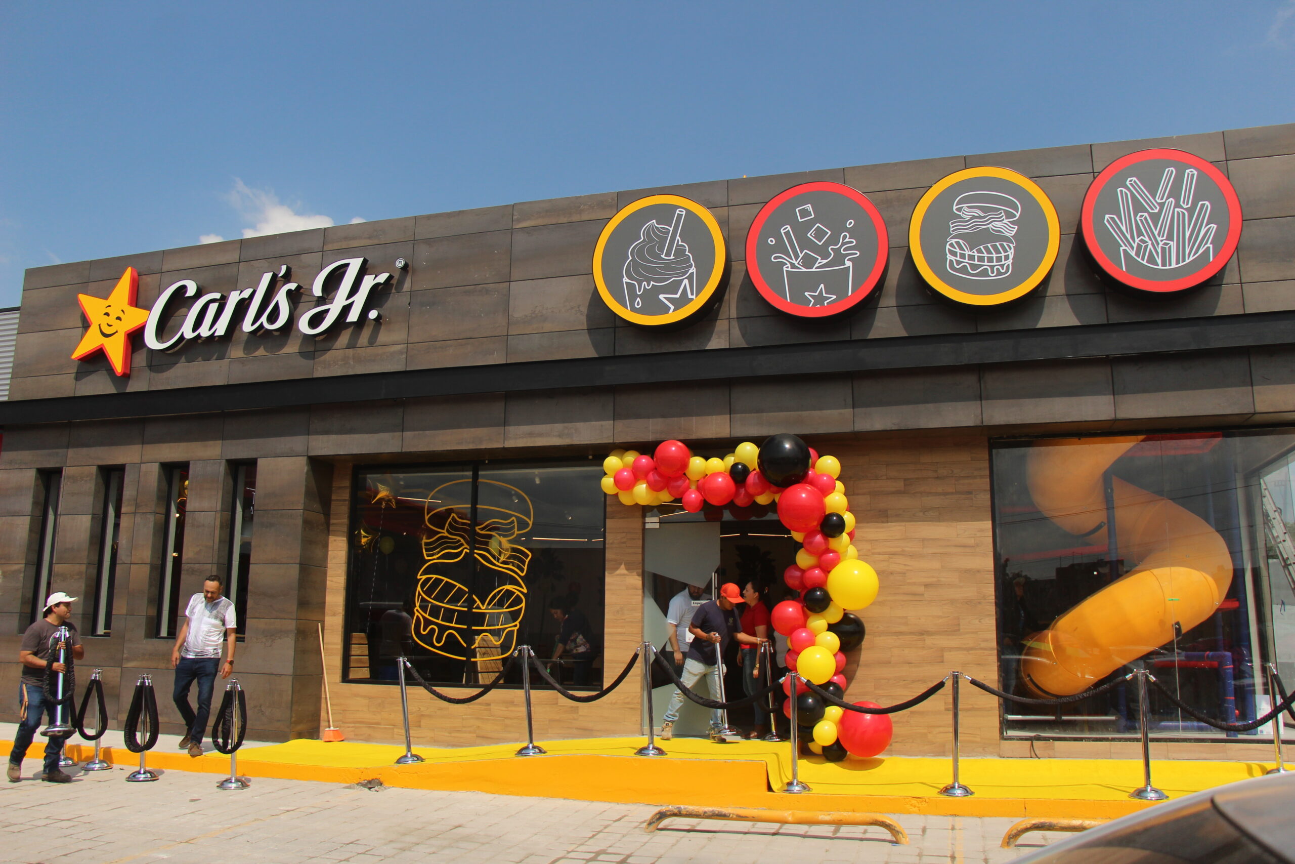 Carl’s Jr abre una nueva sucursal en La Capilla