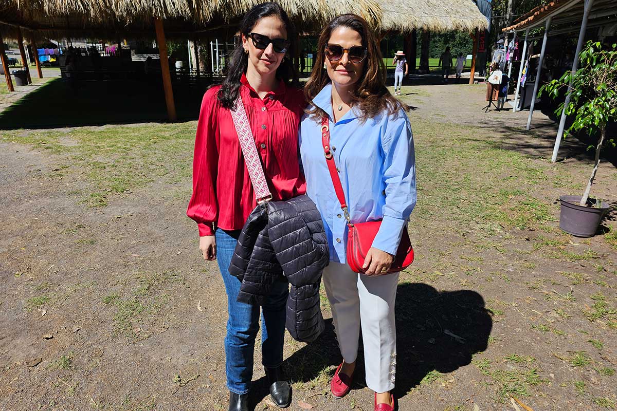 6 El último salto ecuestre del año. Gabriela y Adriana Cancino