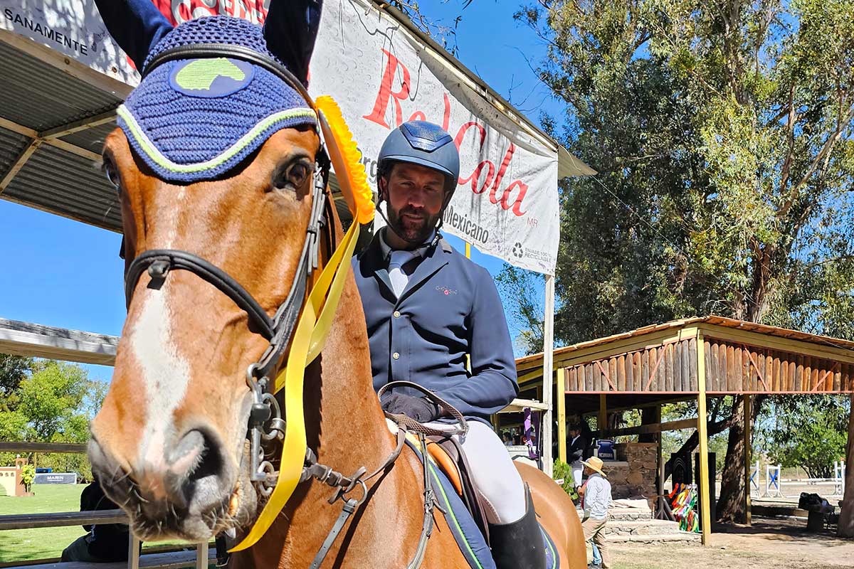 8 El último salto ecuestre del año. Jinete Alejandro del Cerro