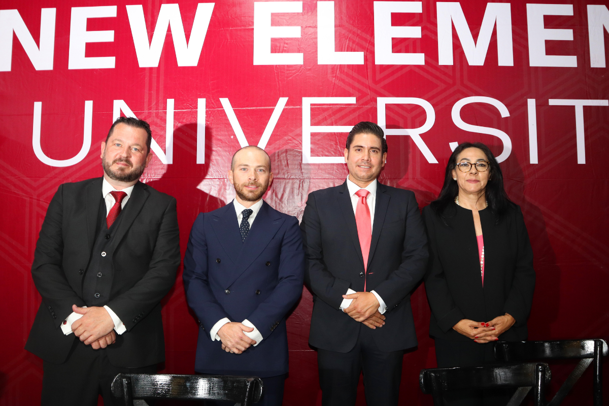 13 New Element University gradúa a su segunda generación. Dr. Gregory J.J.G. Bernimont, Mtro. Carlos Gerardo Reyes Velásquez, M. en AP. Juan Francisco Ledesma Meré y Mtra. Lara Nacif Siliceo