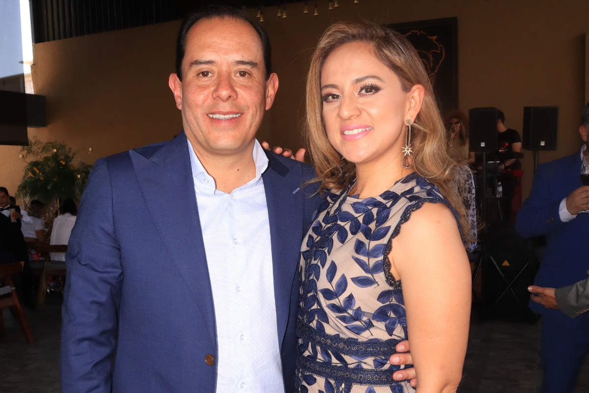 19 Celebran bautizo de Sebastián y Renata. Rogelio Molina y Karen Hurtado