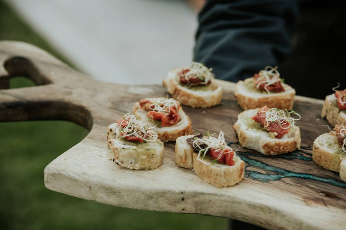 19 Boda Toscana de Jesús y Fernanda. Además del plato principal, los asistentes degustaron tapas y bocadillos de carnes frías