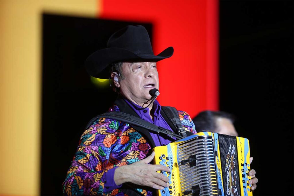 Los Tigres del Norte dominan el folclor queretano