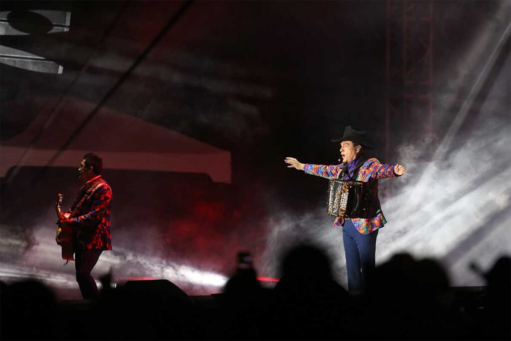 Los Tigres del Norte dominan el folclor queretano