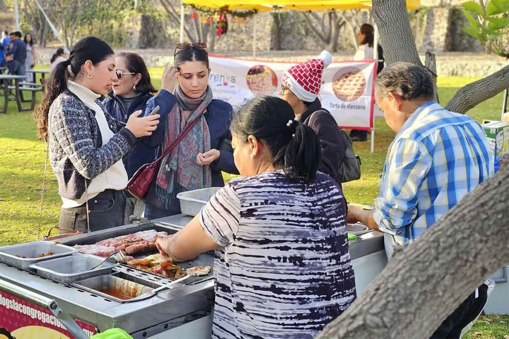 Los residentes del parque residencial Simaté disfrutaron de la pastorela navideña “Santa anda suelto y su Reno también”, a cargo del Teatrito La Carcajada