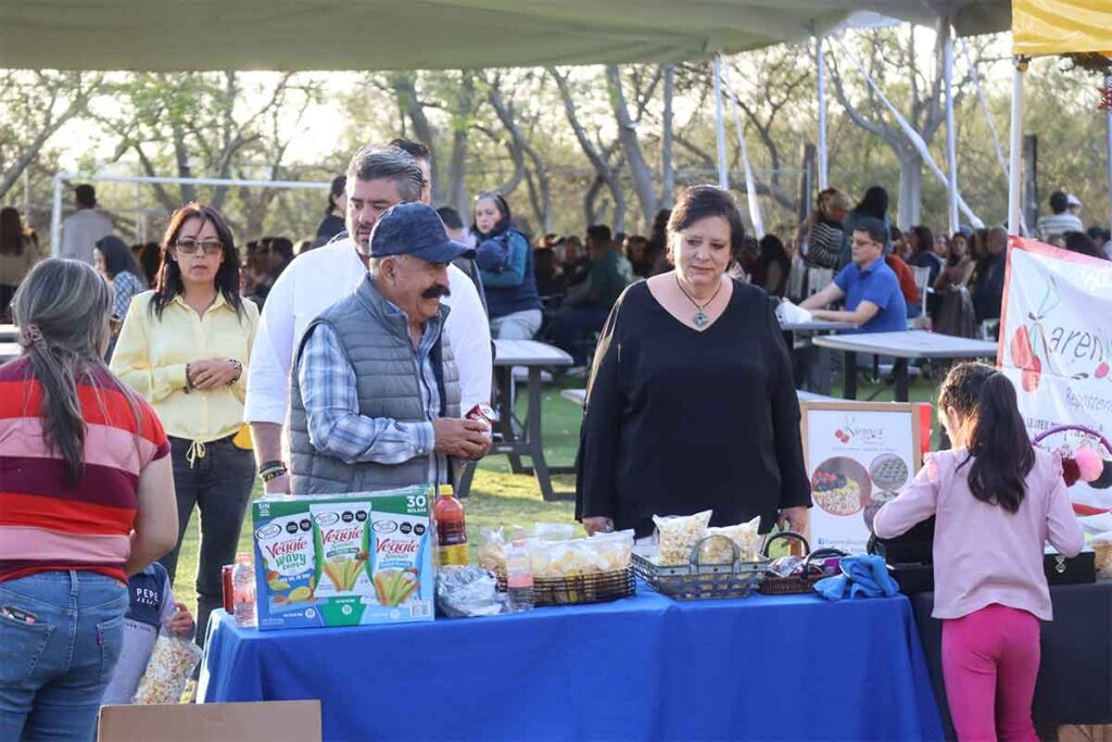 Los residentes del parque residencial Simaté disfrutaron de la pastorela navideña “Santa anda suelto y su Reno también”, a cargo del Teatrito La Carcajada