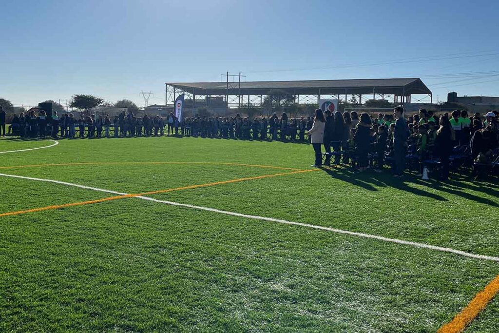 El Colegio Viktor Frankl, sede El Refugio, inauguró una cancha de fútbol para continuar con la formación integral de sus estudiantes