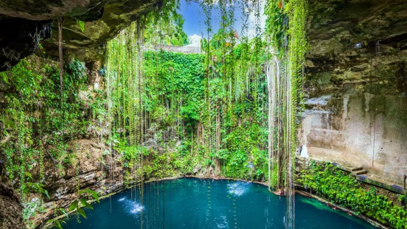 Los cenotes imperdibles cerca de las estaciones del Tren Maya