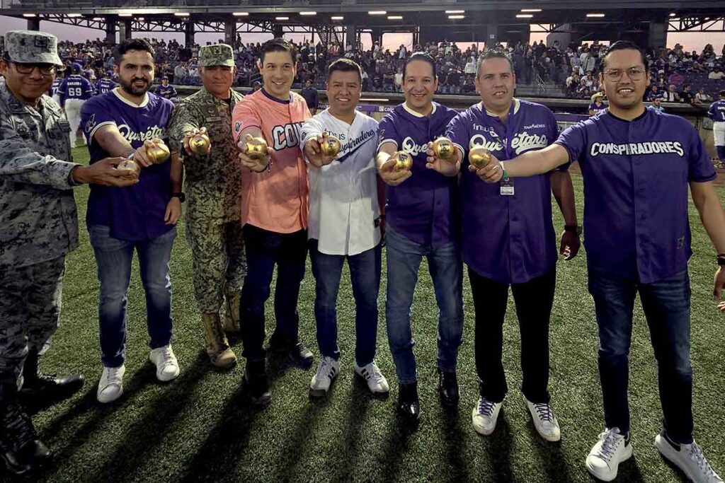 El equipo de beisbol Los Conspiradores de Querétaro debutan en la temporada 2025 y el público acude al llamado para apoyarlos