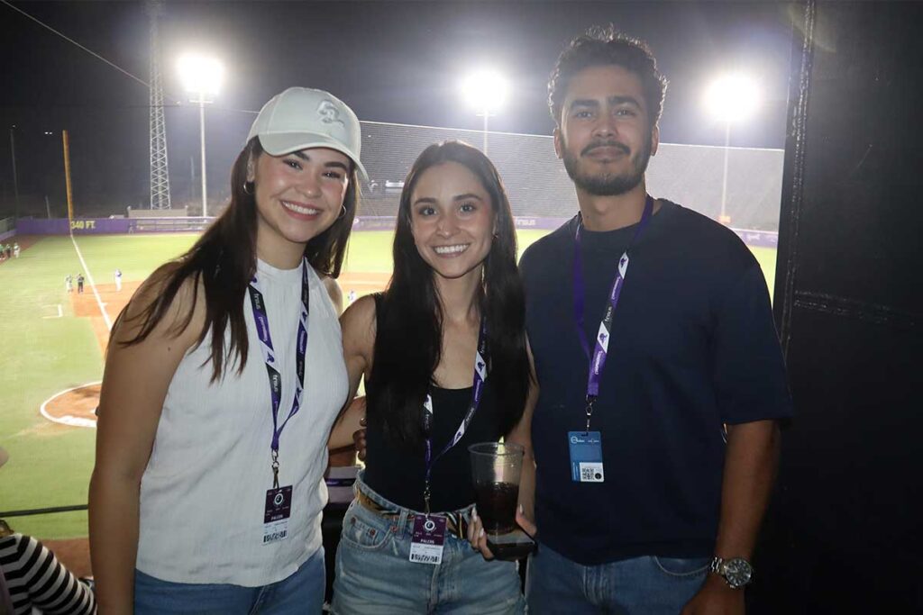 El equipo de beisbol Los Conspiradores de Querétaro debutan en la temporada 2025 y el público acude al llamado para apoyarlos