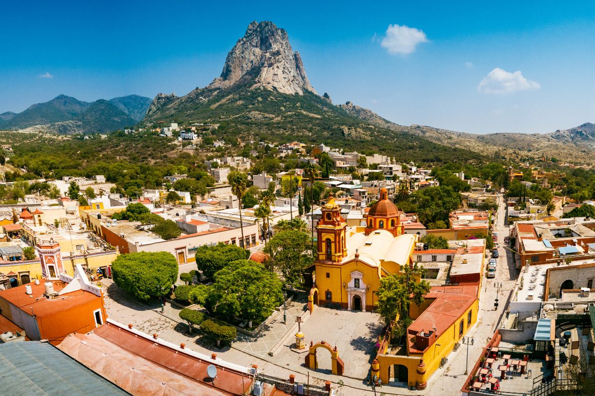Descubre Peña de Bernal: 5 experiencias imperdibles
