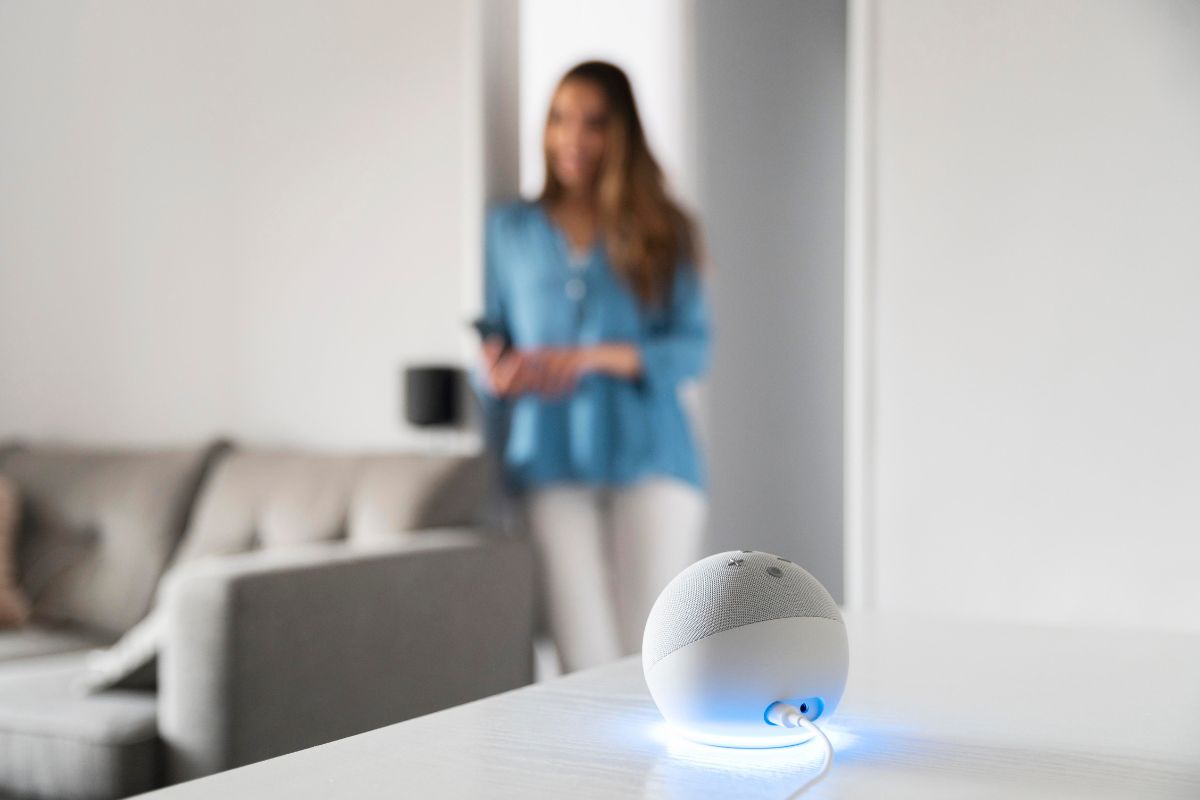 Alexa y Google Home ya no son lujo, sino aliados domésticos que hacen tu día más fácil. Foto: Especial