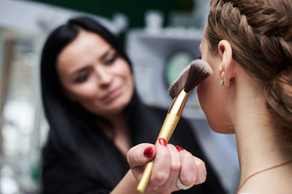  El maquillaje debe hacerte sentir tú, pero en versión bridal top. Foto: Especial