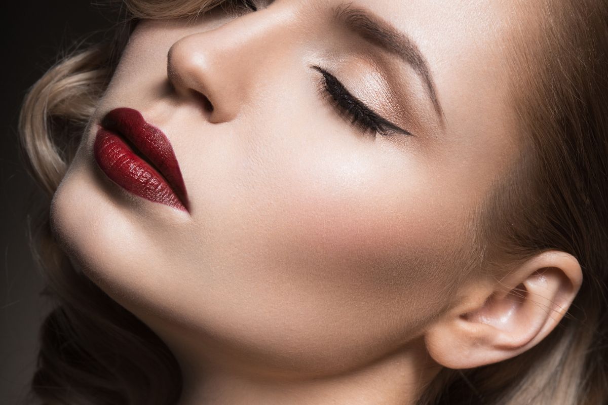 Cómo maquillarte según tu edad: tips para un look natural y con impacto