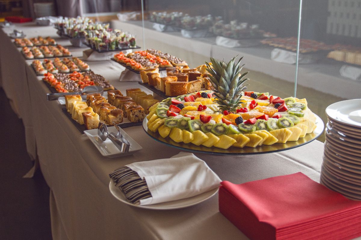 Tips para elegir bien en un buffet y disfrutar sin excesos