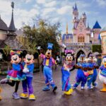 Mickey, Minnie y toda la pandilla lucen atuendos especiales por el 70 aniversario. Foto: Especial