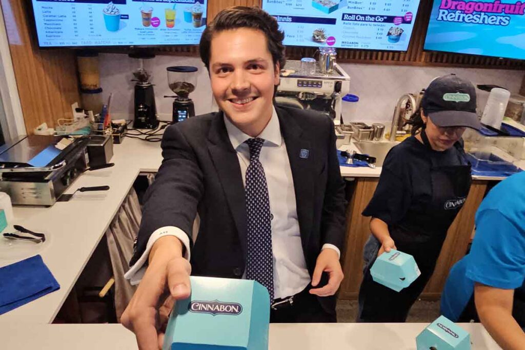 Cinnabon inauguró su tercera sucursal en Antea en medio de una fiesta de sabores