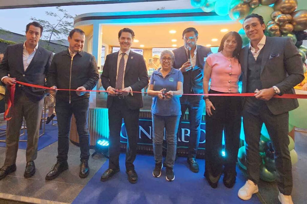 Cinnabon inauguró su tercera sucursal en Antea en medio de una fiesta de sabores