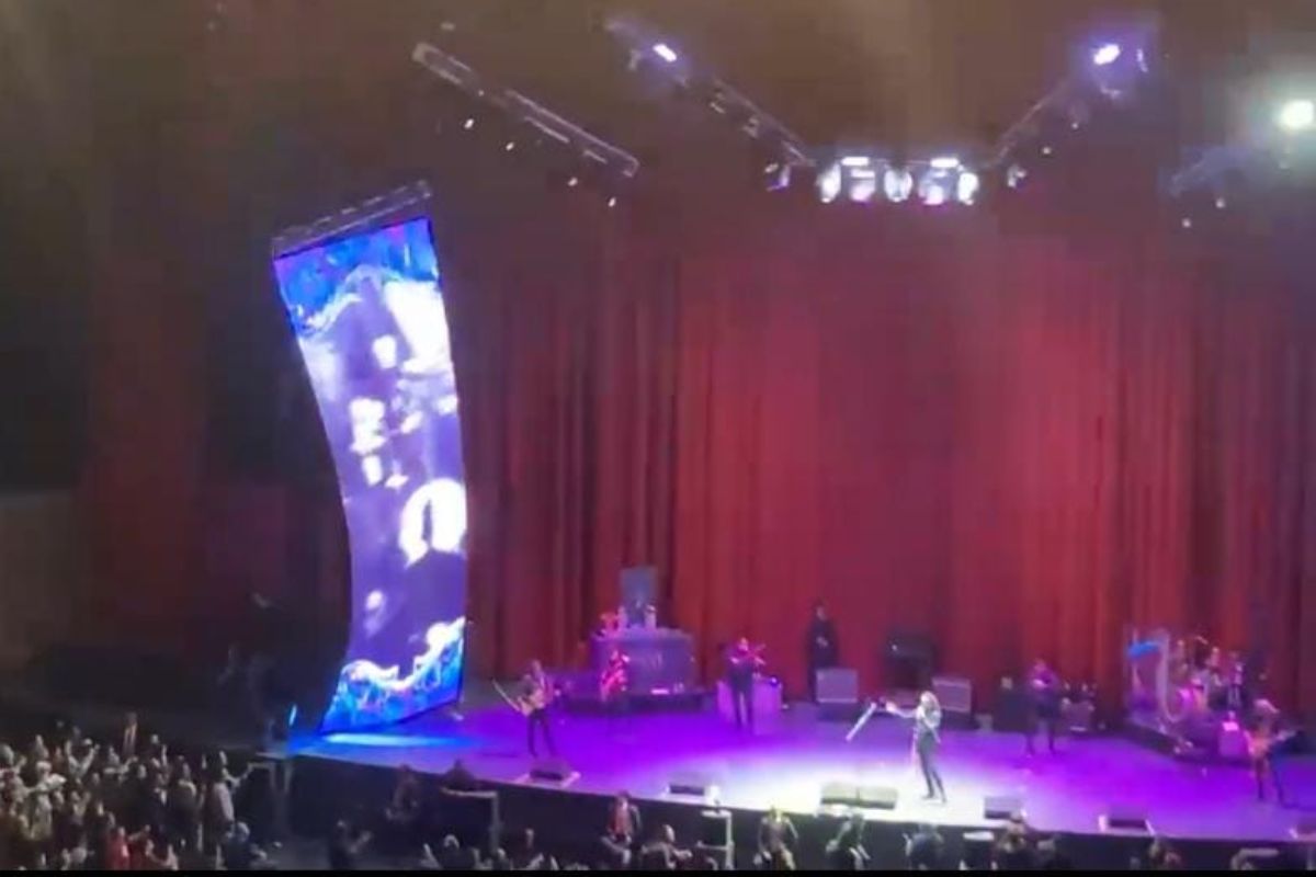 Caída de pantalla detiene concierto de El Tri en el Auditorio Nacional