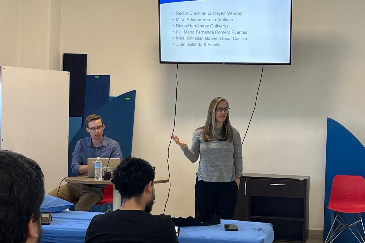 Estudiantes de la Politécnica de Santa Rosa concluyen diplomado del Hospital Johns Hopkins