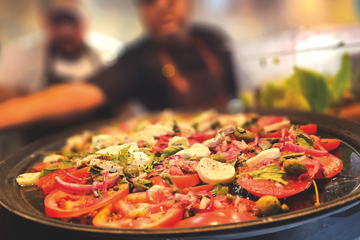 Nace Tinto y Roca: el asador que convierte Bernal en capital del sabor