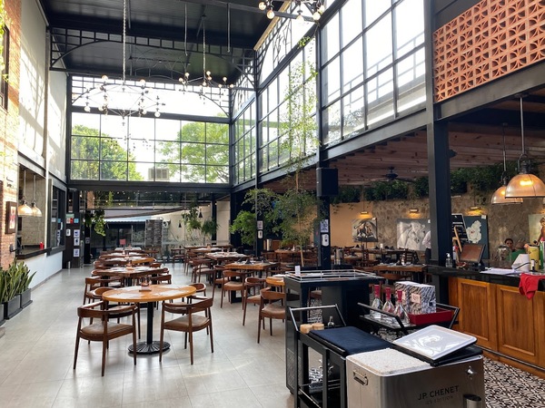 ¿Playoffs de la NFL en Querétaro? Descubre los restaurantes top con pantallas gigantes, ambiente deportivo y la mejor comida. Tu guía definitiva para vivir cada partido.